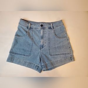 Womens size 28/8. Light waash blue jean denim shorts. Highrised cuffed shorts.